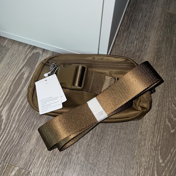 Lululemon everywhere belt bag - Picture 2 of 4